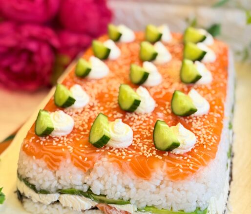 Sushi la tavă cu somon