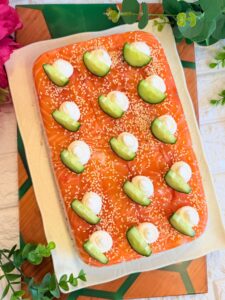 Sushi la tavă cu somon