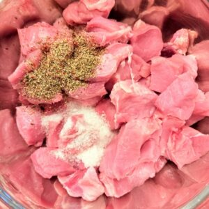 Carne de porc la borcan pentru iarnă