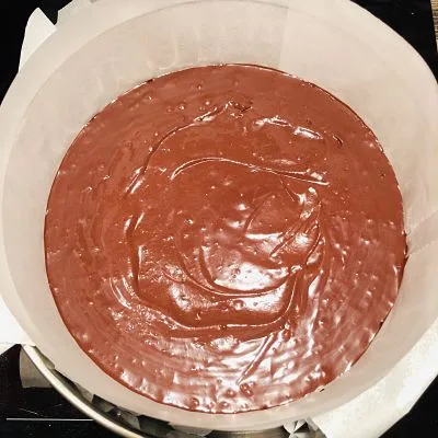 Tort de post cu căpșuni și cremă de caju