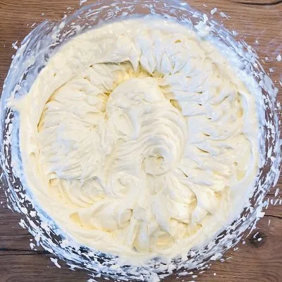 Prăjitura Maria cu zmeură și mascarpone