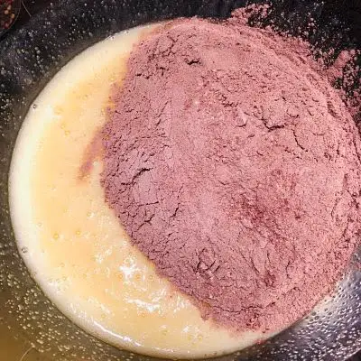 Prăjitură cu vișine și cremă de mascarpone cu ciocolată albă