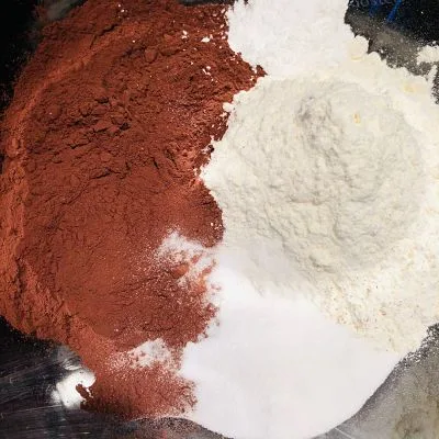 Prăjitura Zece cu Nutella și căpșuni