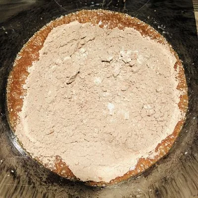 Tort de post cu căpșuni și cremă de caju