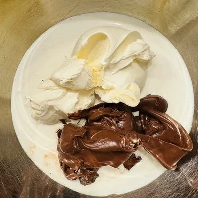 Prăjitura Zece cu Nutella și căpșuni
