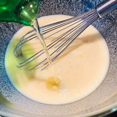 Prăjitură cu vișine și cremă de mascarpone cu ciocolată albă