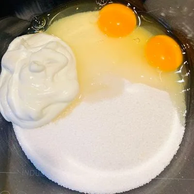 Prăjitură cu vișine și cremă de mascarpone cu ciocolată albă