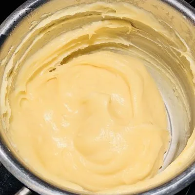 Ecler la tavă cu vanilie, banane și caramel