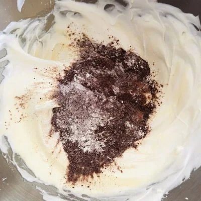 Prăjitura Zece cu Nutella și căpșuni