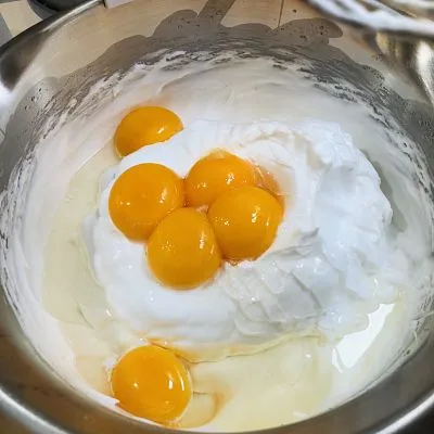 Prăjitura Zece cu Nutella și căpșuni
