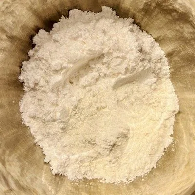 Tort Chaja cu bezea, piersici si dulceață de lapte