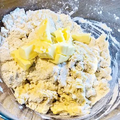 Pide cu brânză dulce și stafide