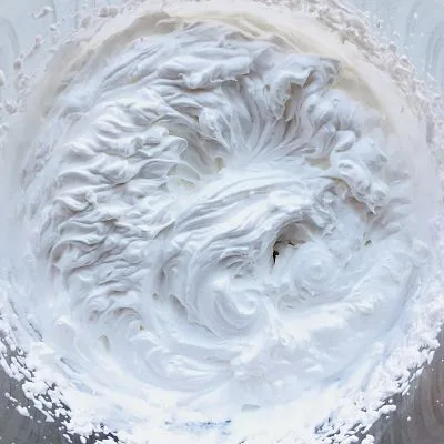 Tort rafaello cu cocos și zmeură