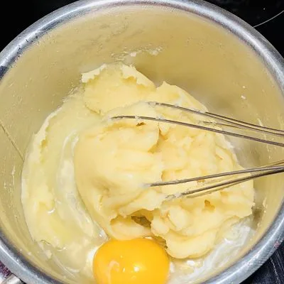 Ecler la tavă cu vanilie, banane și caramel