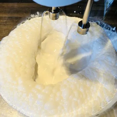 Tort rafaello cu cocos și zmeură