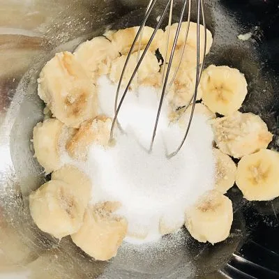 Prăjitură cu ciocolată, banane și cremă de vanilie – Rețetă de post