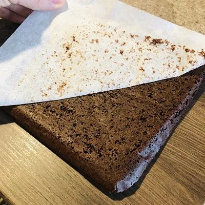 Prăjitură cu vișine și cremă de mascarpone cu ciocolată albă