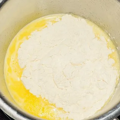Ecler la tavă cu vanilie, banane și caramel