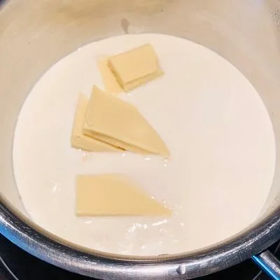 Negresă cu cocos și cremă de mascarpone cu ciocolată albă